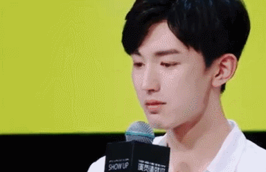 与评委互怼 郭俊辰重演《悲伤逆流成河》,被评委当场怼.-9.gif