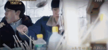 影视剧里有哪些吃饭名场面?最.-14.gif