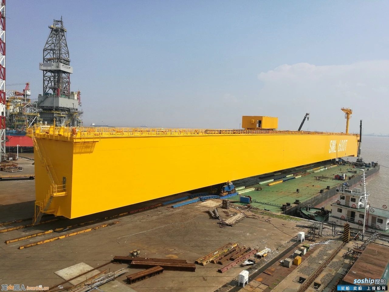 双主梁龙门吊 振华重工600t龙门吊项目主梁首次以滑移方式.