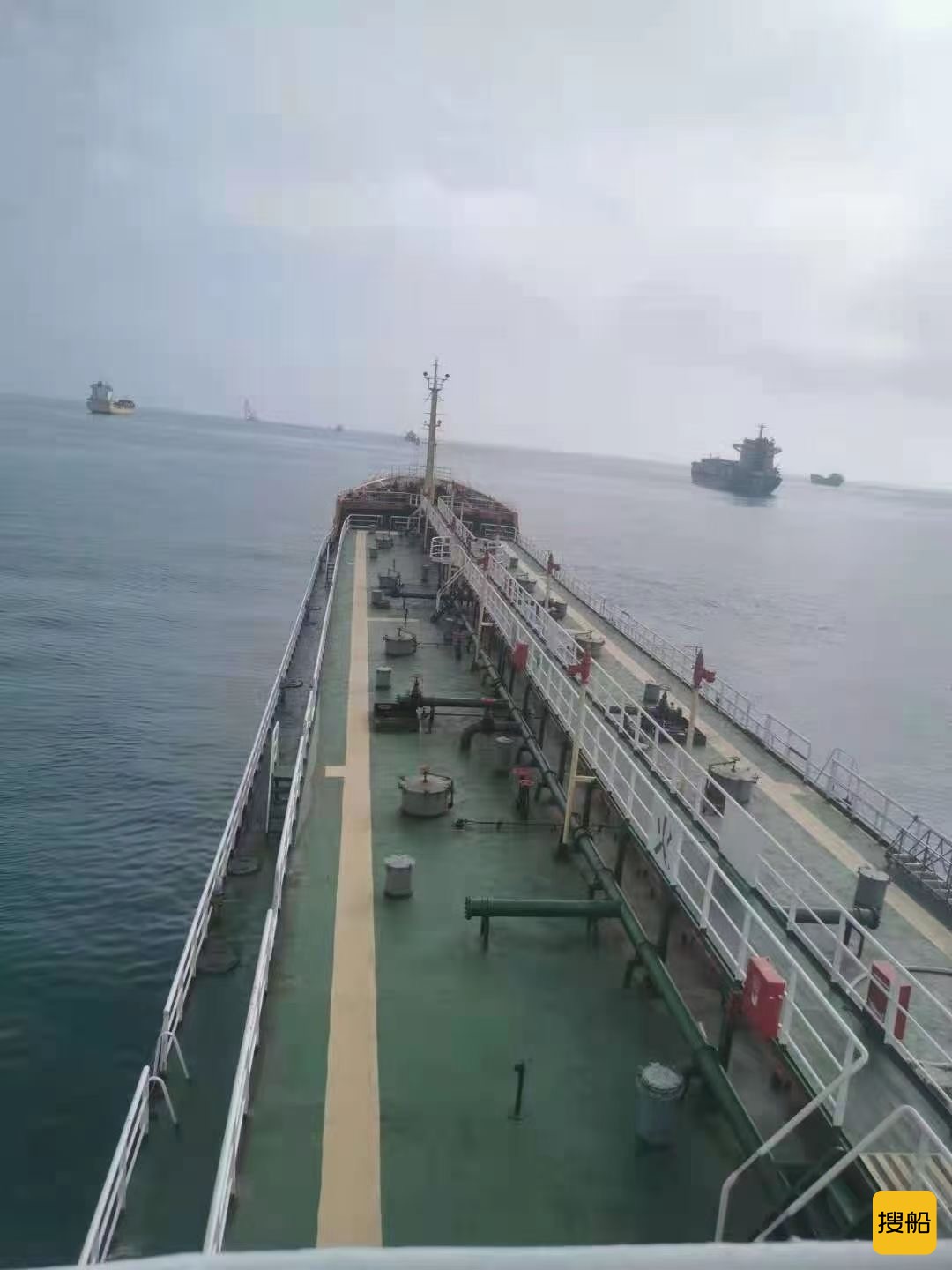 出卖7000吨油船  喷鼻港-2.jpg