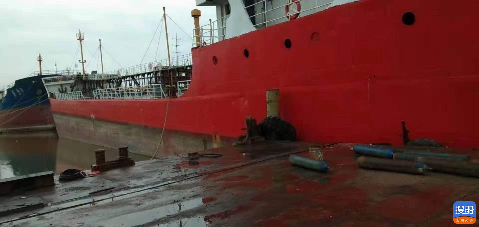 出卖2820吨油船  喷鼻港-2.jpg
