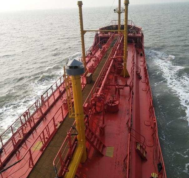 出卖1350吨油船  喷鼻港-2.png