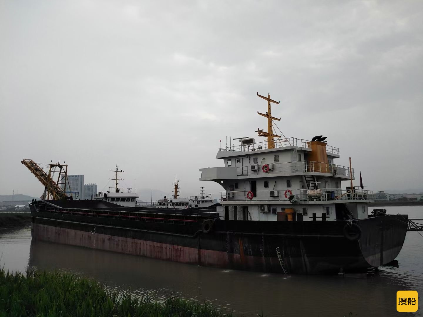 出卖2400吨自卸沙船  喷鼻港-2.jpg