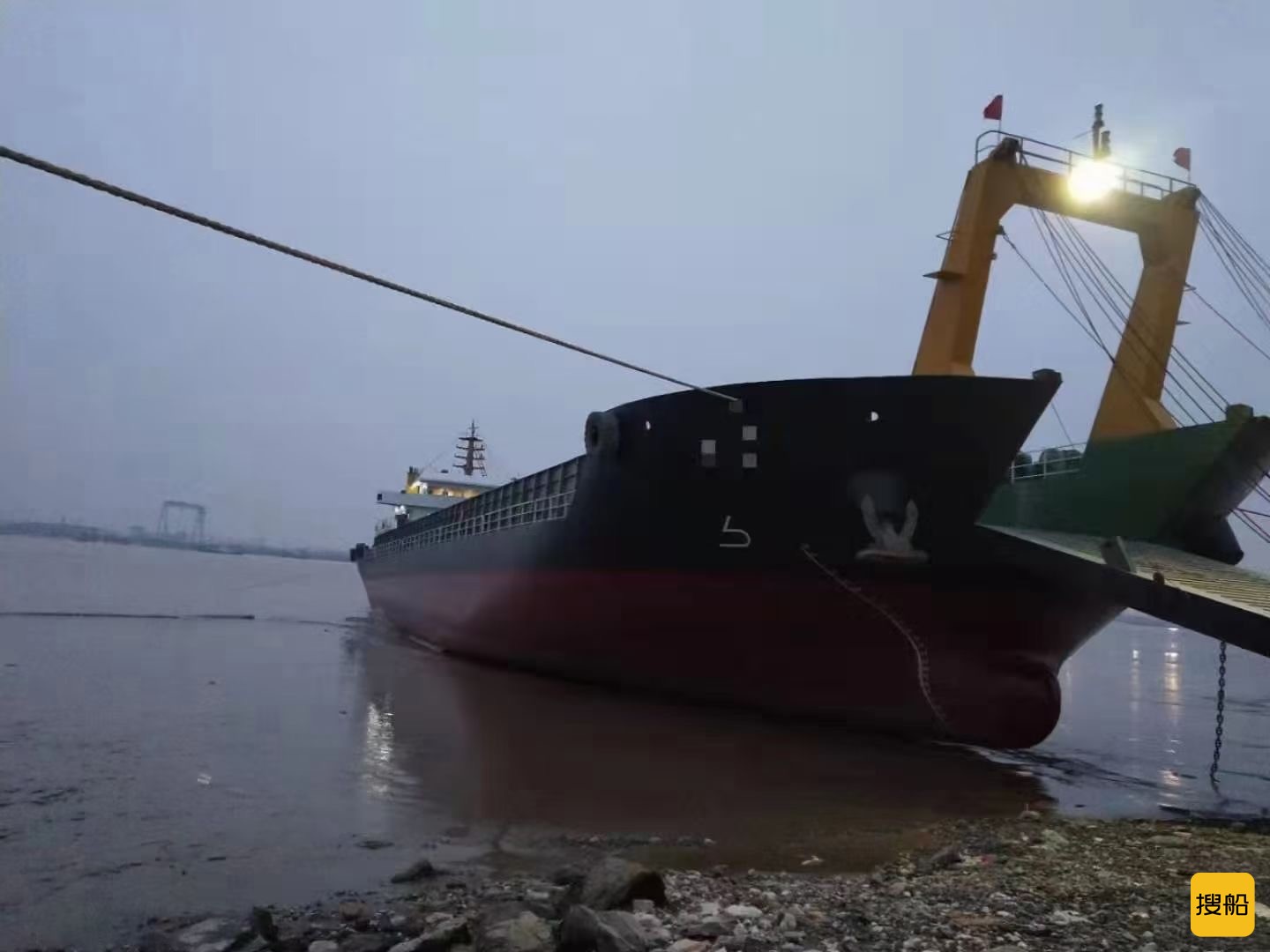 出卖8500吨后驾驶船面船  喷鼻港-2.jpg