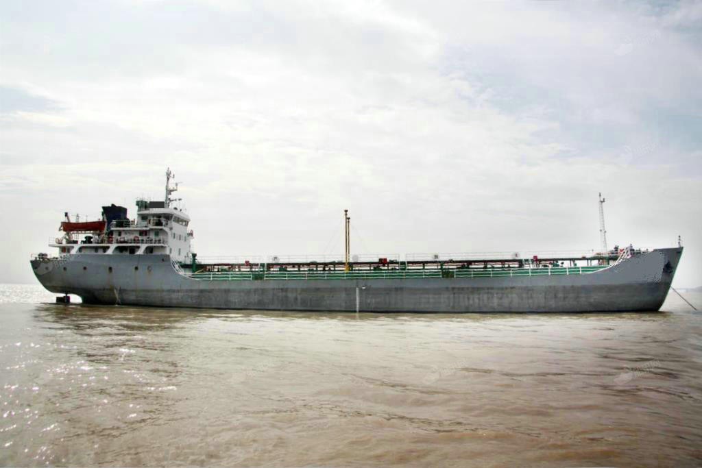 卖：2005年远洋3200吨一级油船 山东 潍坊市-2.jpg