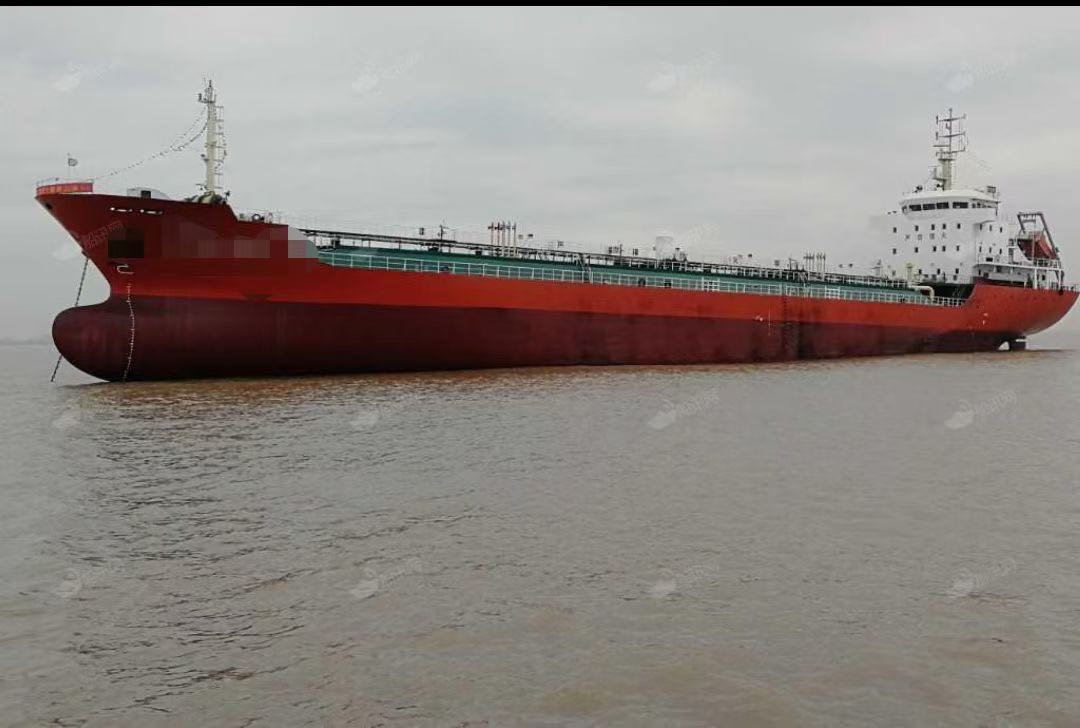 船东拜托出卖7500吨油船  喷鼻港-2.jpg
