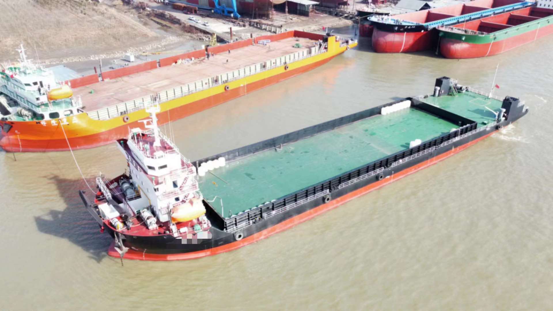 出卖2021年8230吨前驾驶船面驳船  喷鼻港-2.jpg