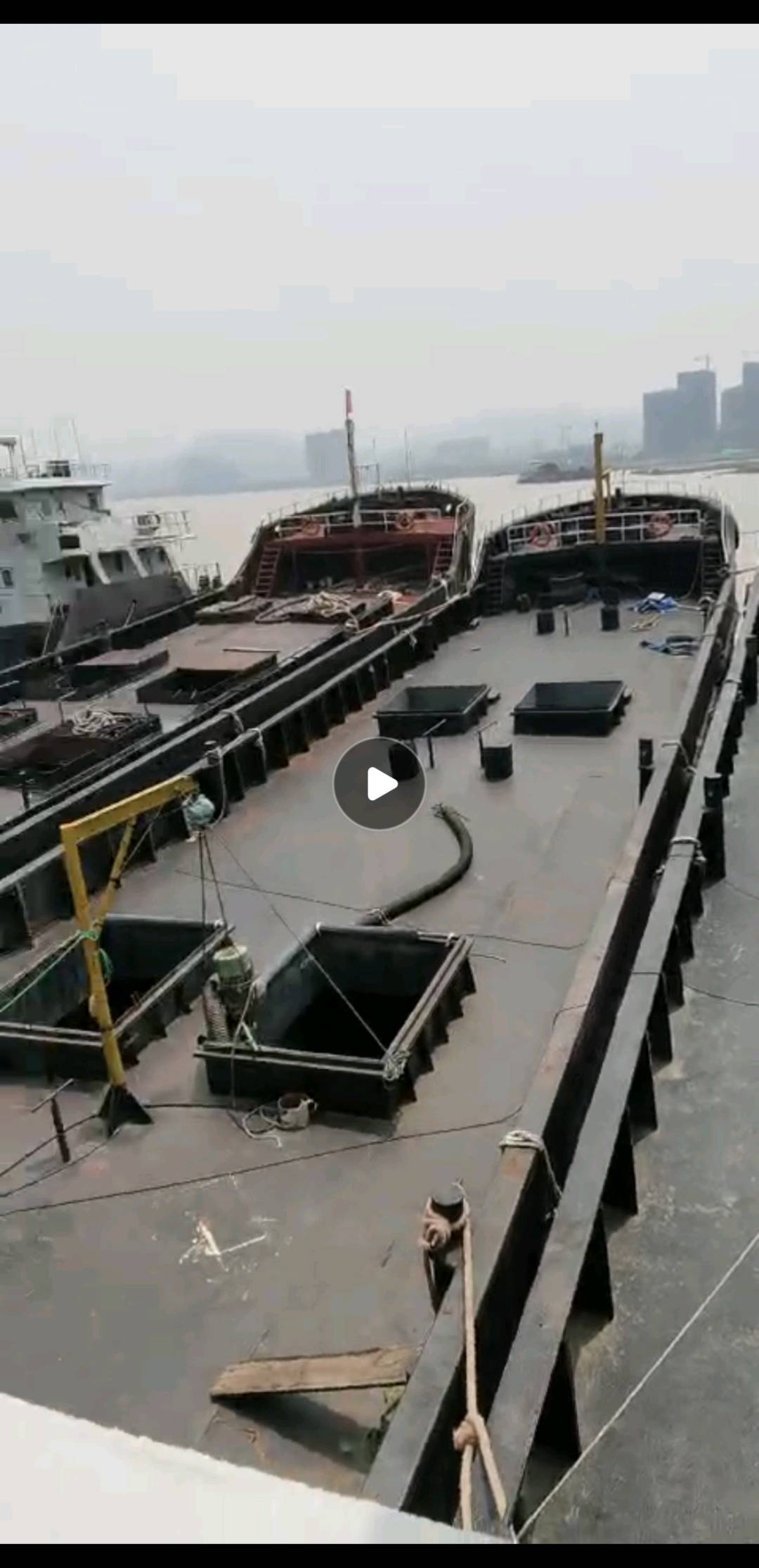 出卖1000吨运泥船-2.jpg