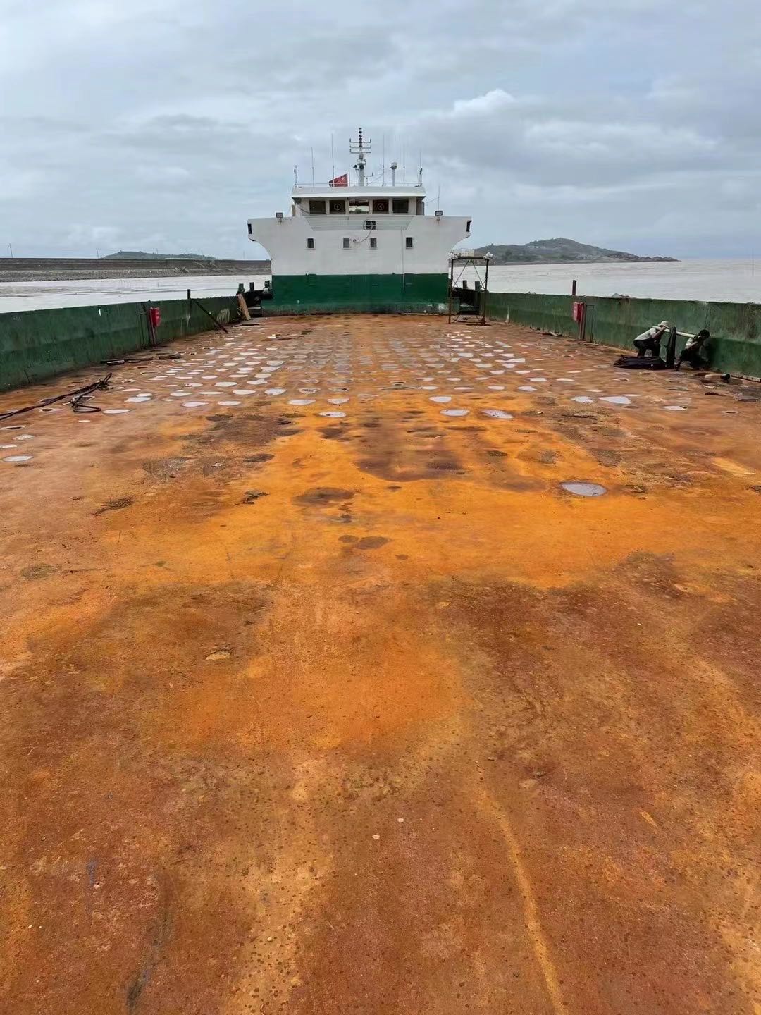 出卖3000吨船面驳船  喷鼻港-2.jpg