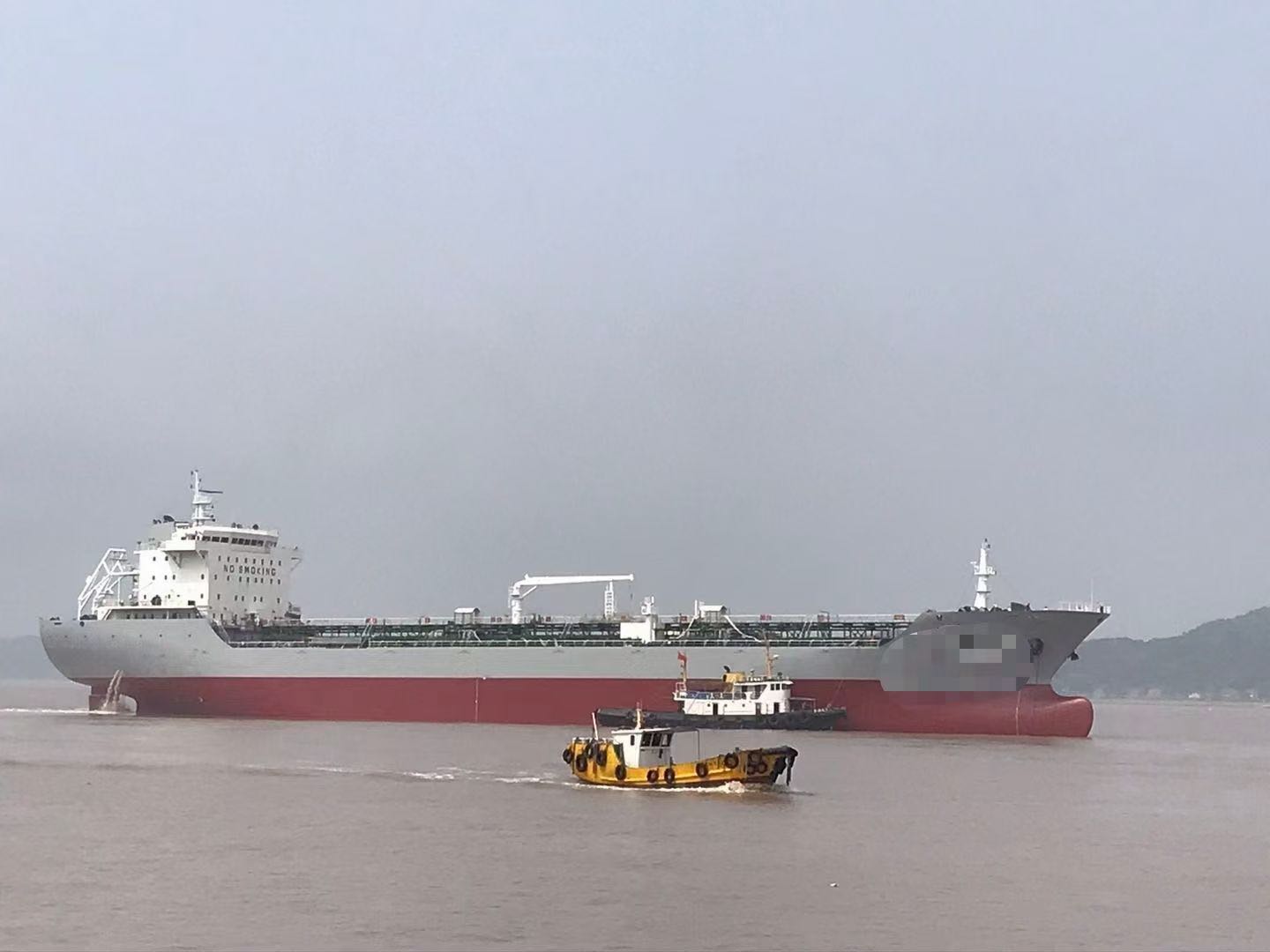 出卖20000吨油船  喷鼻港-2.jpg