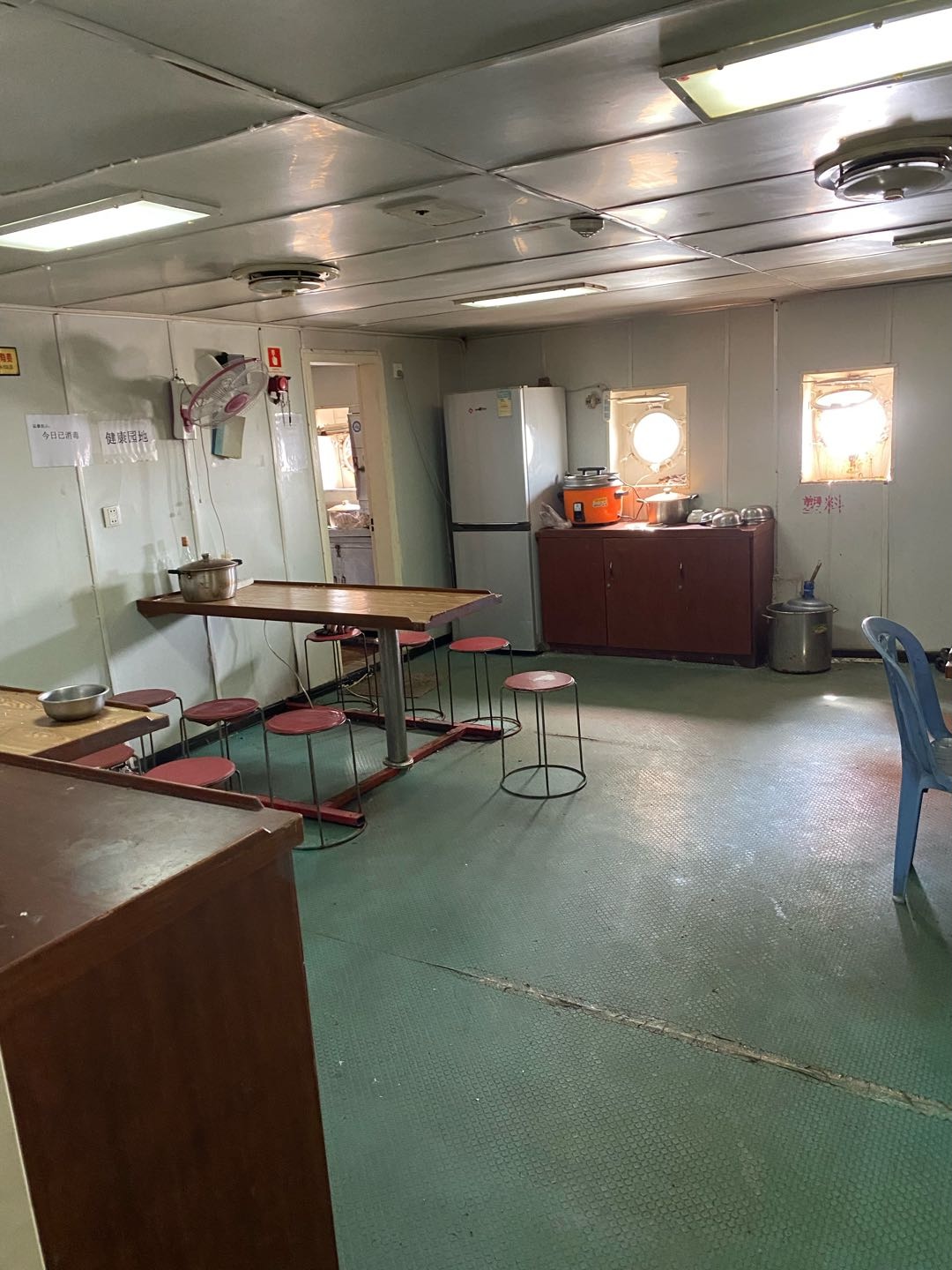 出卖15000吨无动力驳船  喷鼻港-2.jpg