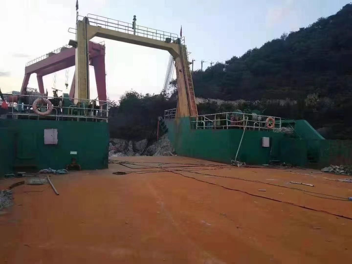 低价卖3400吨船面船  喷鼻港-2.jpg