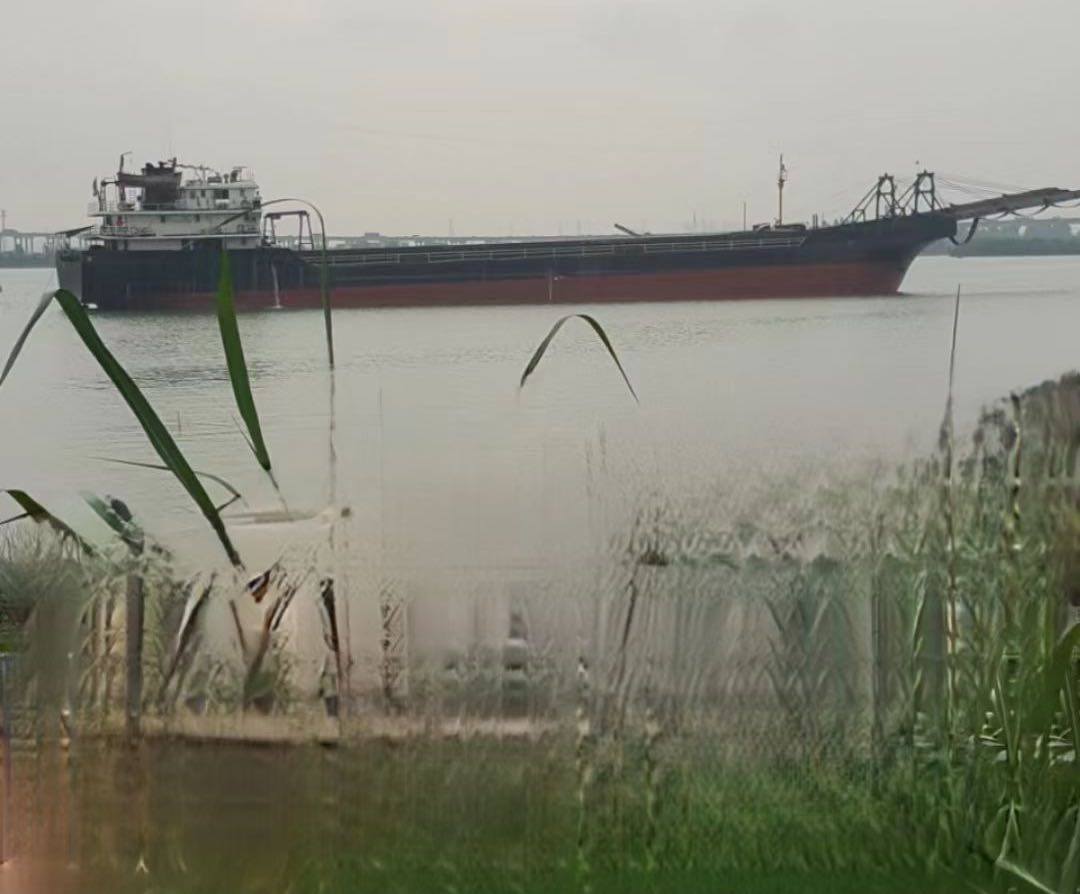 间接船东出卖，出租内地3000吨自卸砂船  喷鼻港-2.jpg