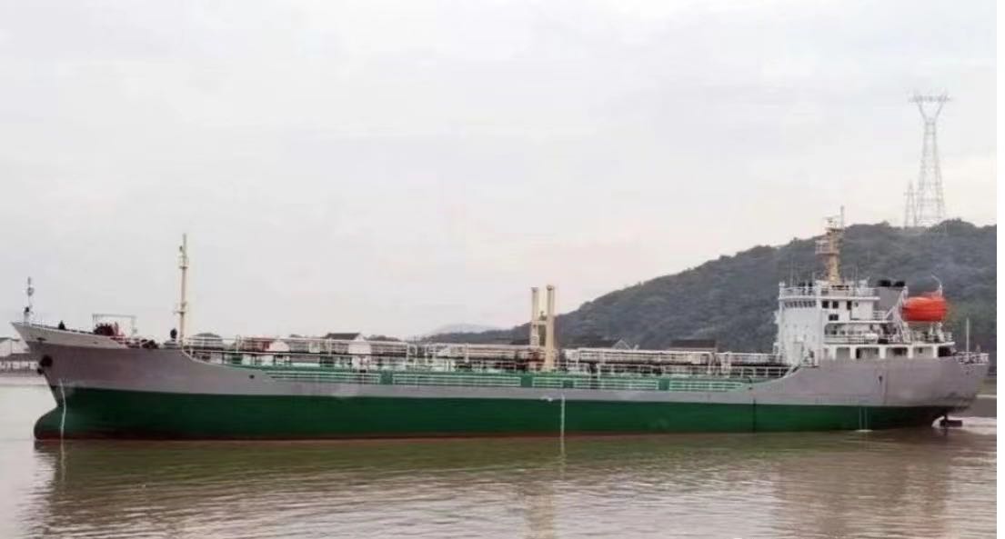 卖2001年浙江制3500吨油船  喷鼻港-2.jpg