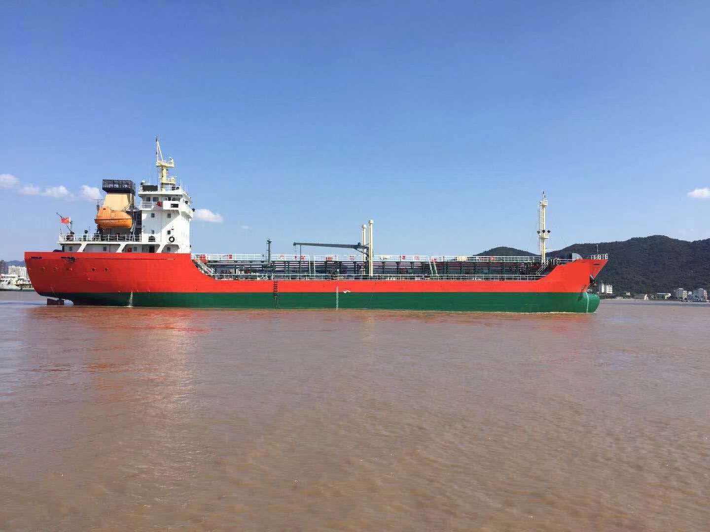 出卖2012年3200吨油船  喷鼻港-2.jpg