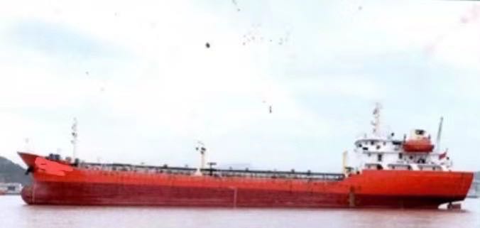 卖2004年4100吨单壳油船  喷鼻港-2.jpg