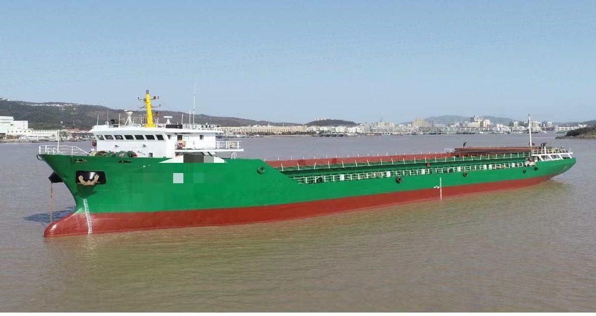 出卖2500吨敞心散拆箱船 2004年制  喷鼻港-2.jpg