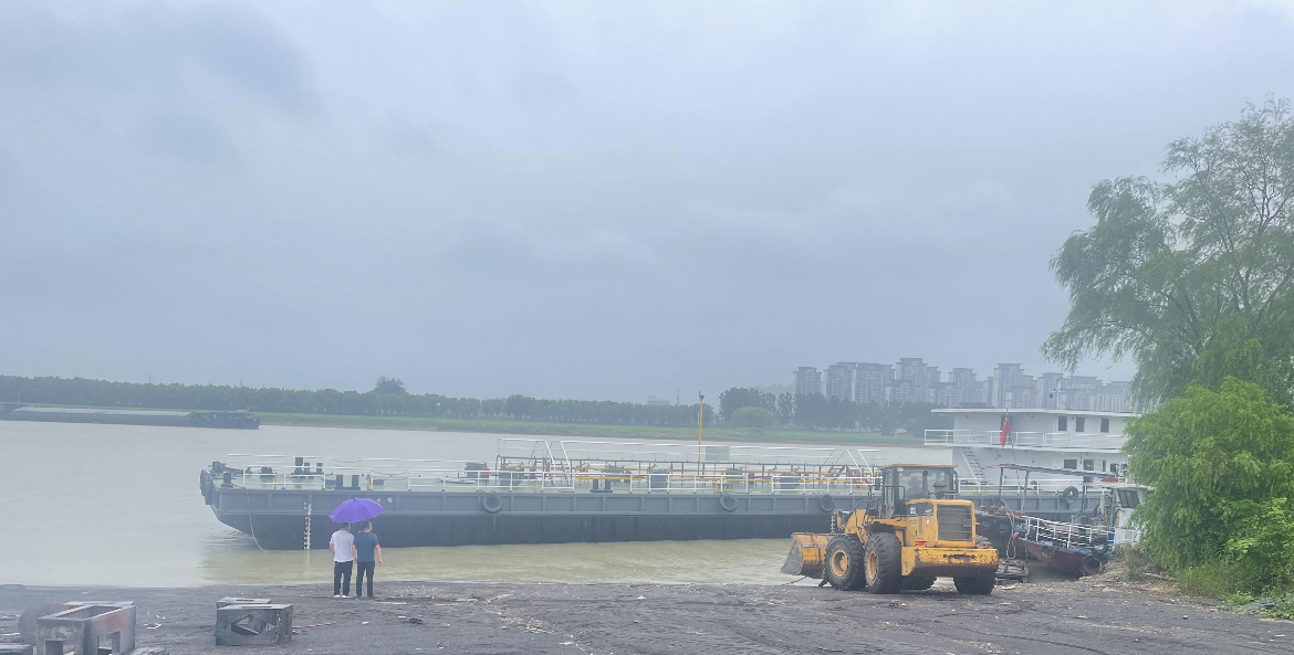 安徽省蚌埠市内乱河2018年建无动力减油船644吨-2.jpg