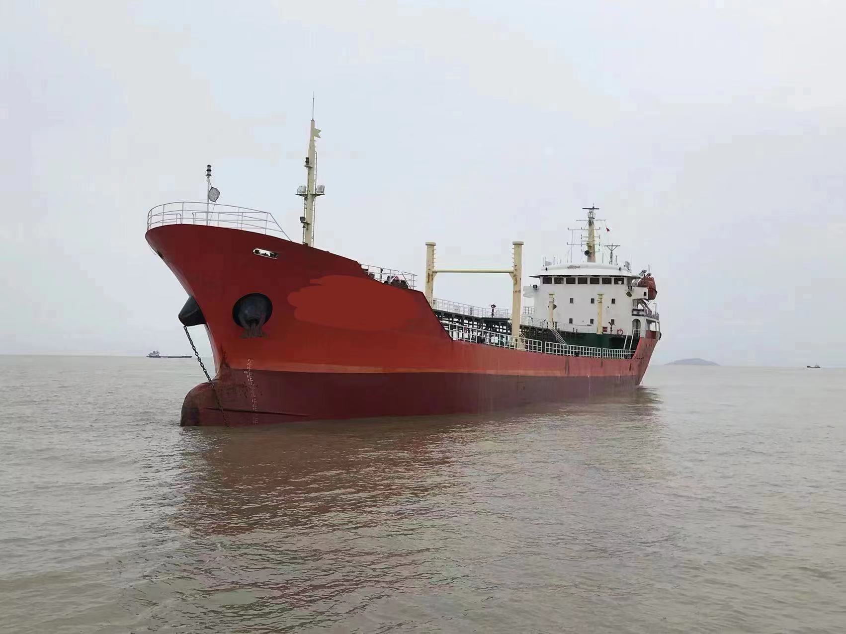 让渡2004-4700t-950w油船 浙江 台州市-2.jpg