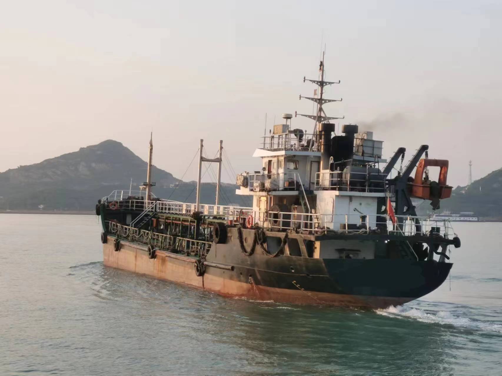 让渡2011-1000t-398w 减温油船 浙江 台州市-2.jpg