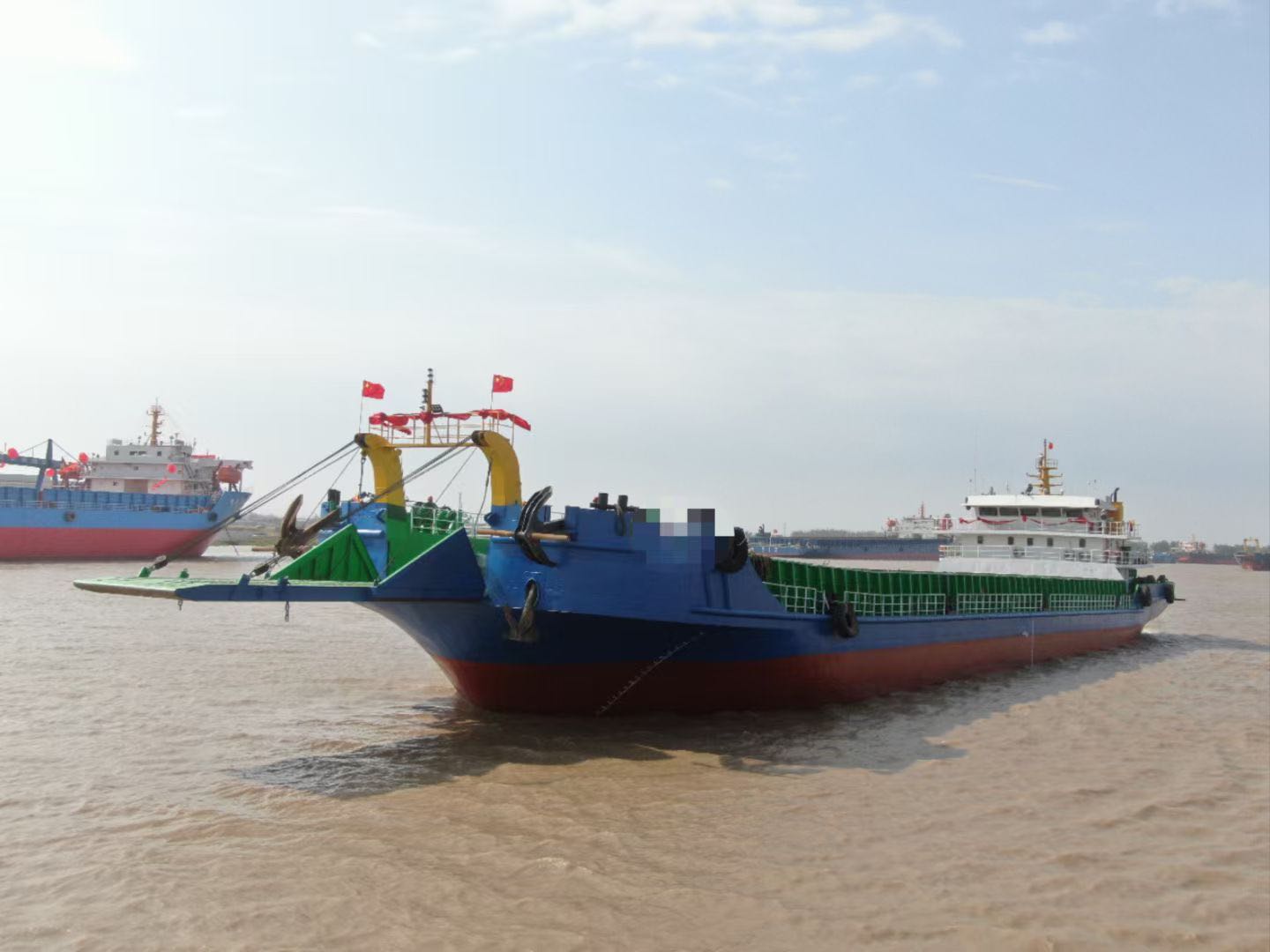 出卖2015年制2500吨前跳后驾船面船-2.jpg