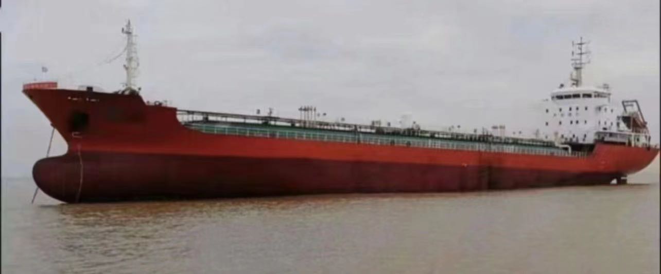 For sale: 7,500 tons of oil tanker, built in Zhejiang, China in 2017, CCS class-2.jpg