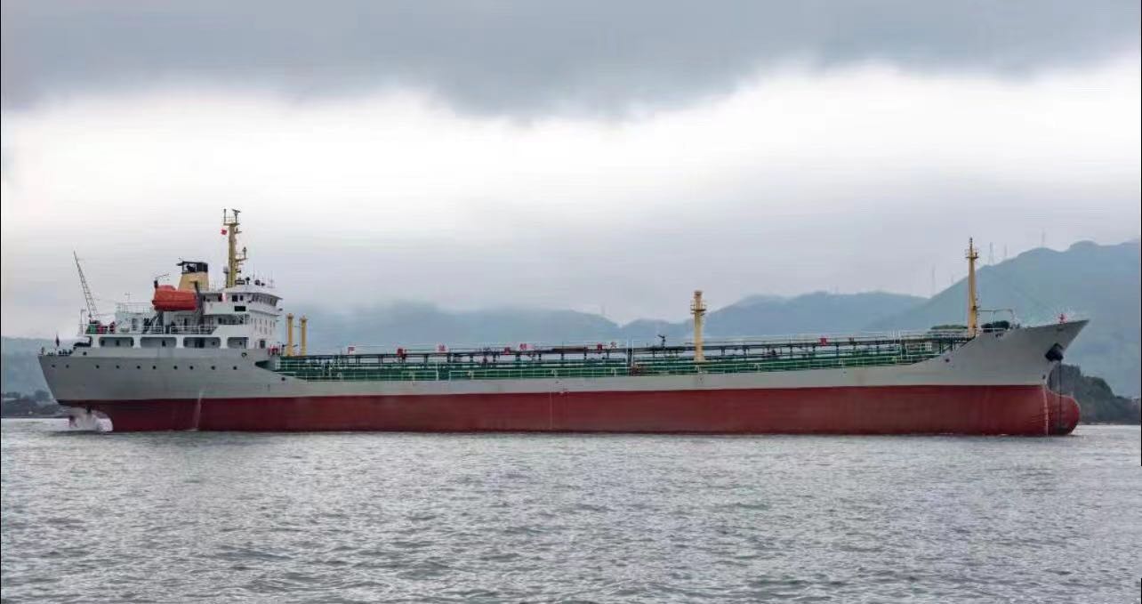 For sale: 7,030-ton double-bottom double-shell tanker, made in Zhejiang, China i-2.jpg