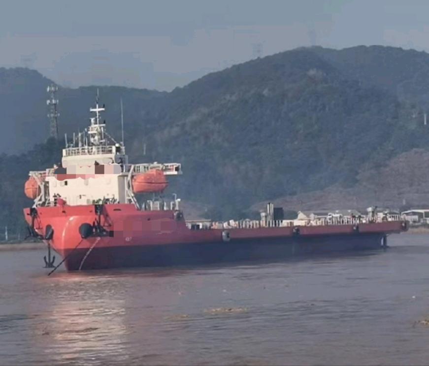 出租：《凶船街521》 4500吨船面驳船/前驾 2022年台州ZC竣工 江苏 扬州市-2.jpg