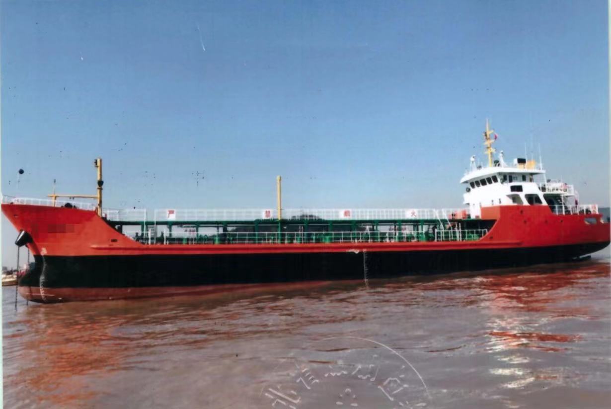 转让2010-1000t-395w油船 浙江 台州市-2.jpg