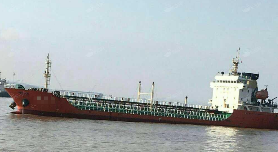 出售4300吨油船  香港-2.png