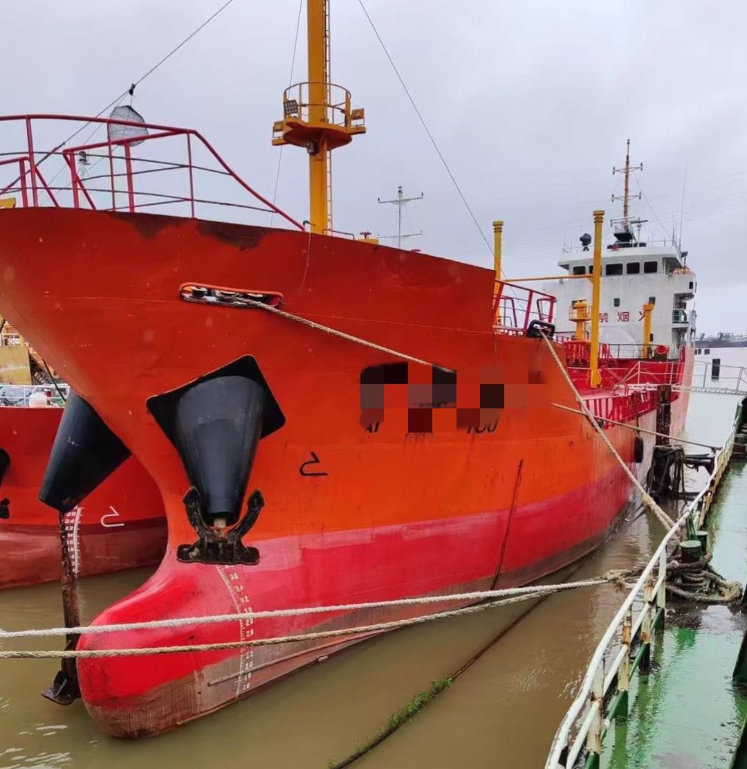 出售：1500吨油船（闪点<60’c） 建造年月：2010年8月 建造地：中国浙江 航 区：近海-2.jpg