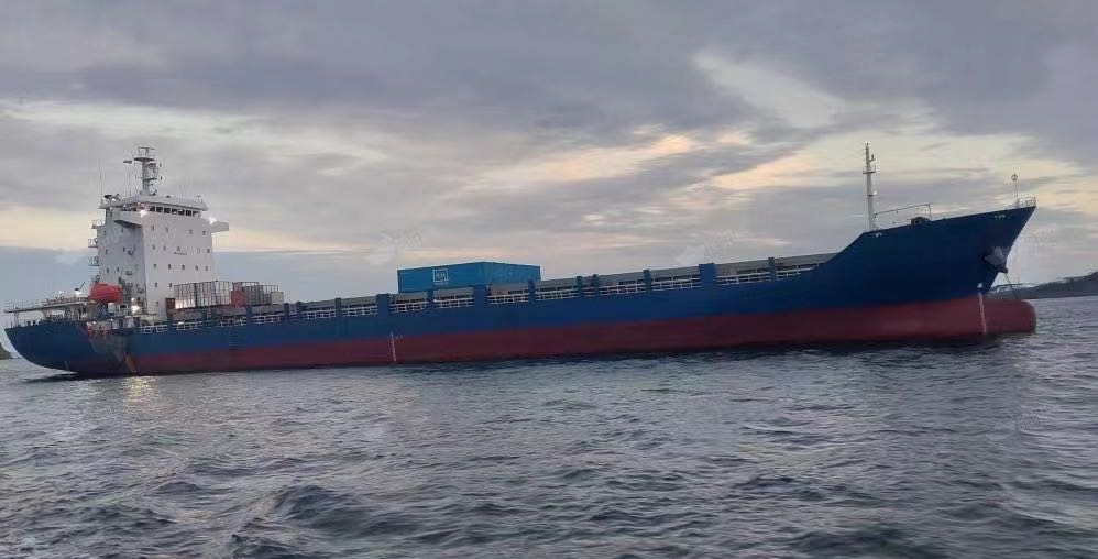 出售：11500吨外贸双壳集装箱船  装载713TEU 建造年月：2006年   建造地：浙江 船-2.jpg