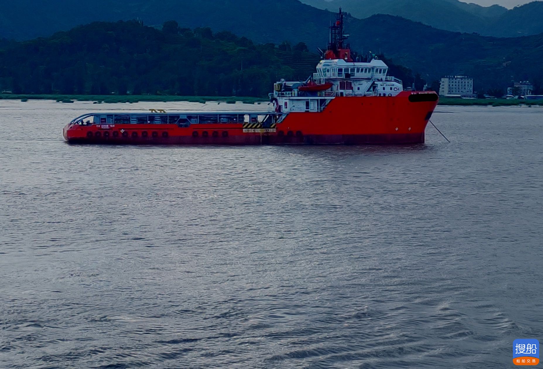 出售10900马力拖轮  香港-2.jpg