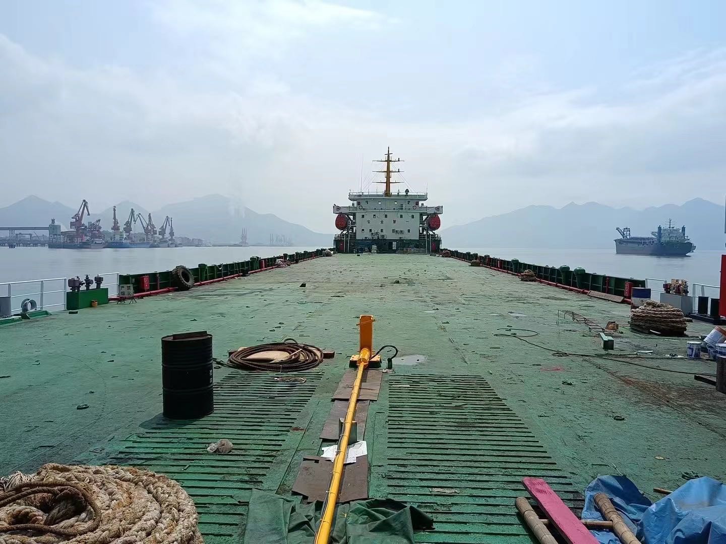 出售国内ccs检验2010年江苏造6350吨前驾驶甲板驳船  香港-2.jpg