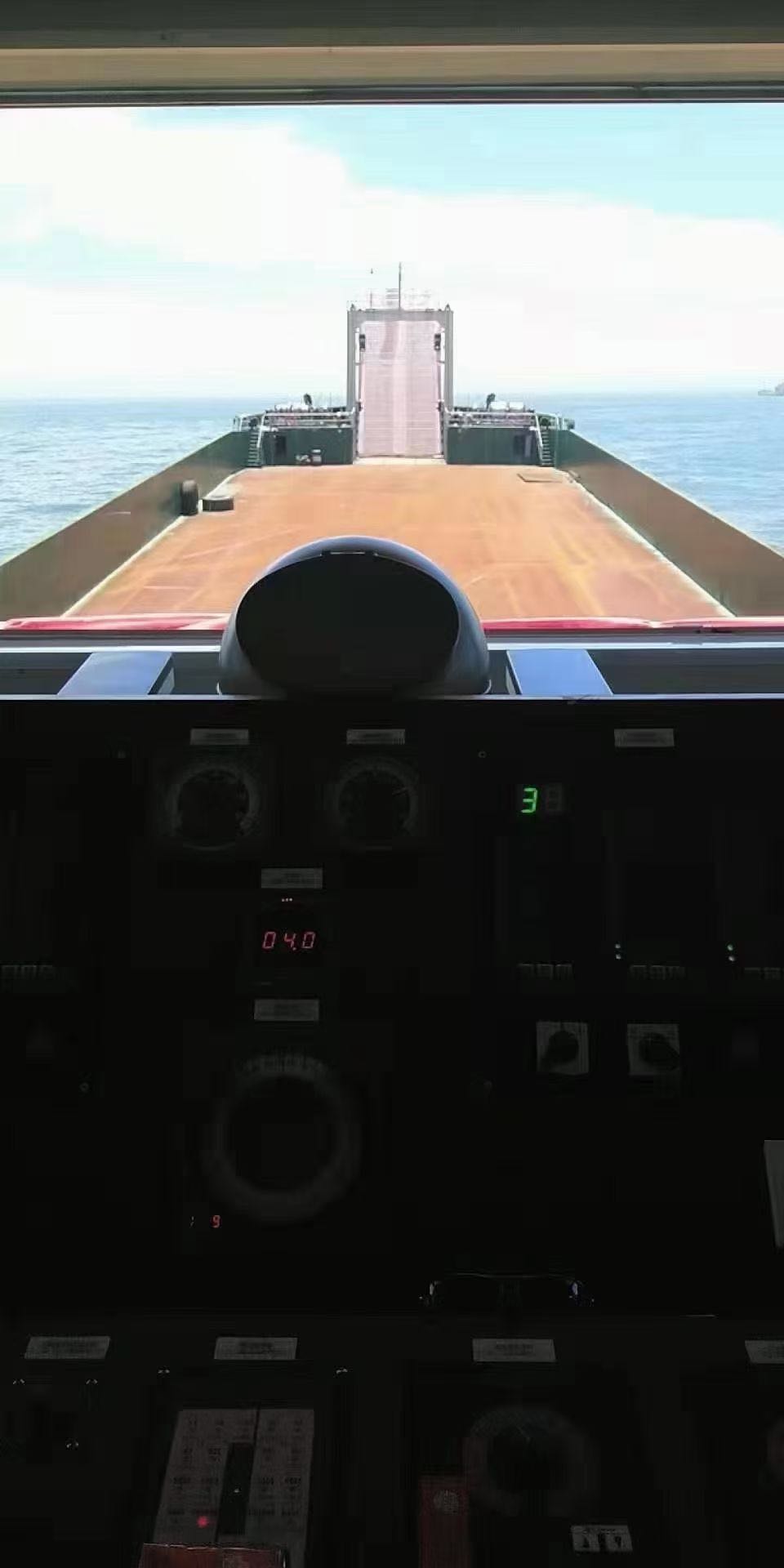 出售近海航区后驾驶12500吨甲板驳  香港-2.jpg