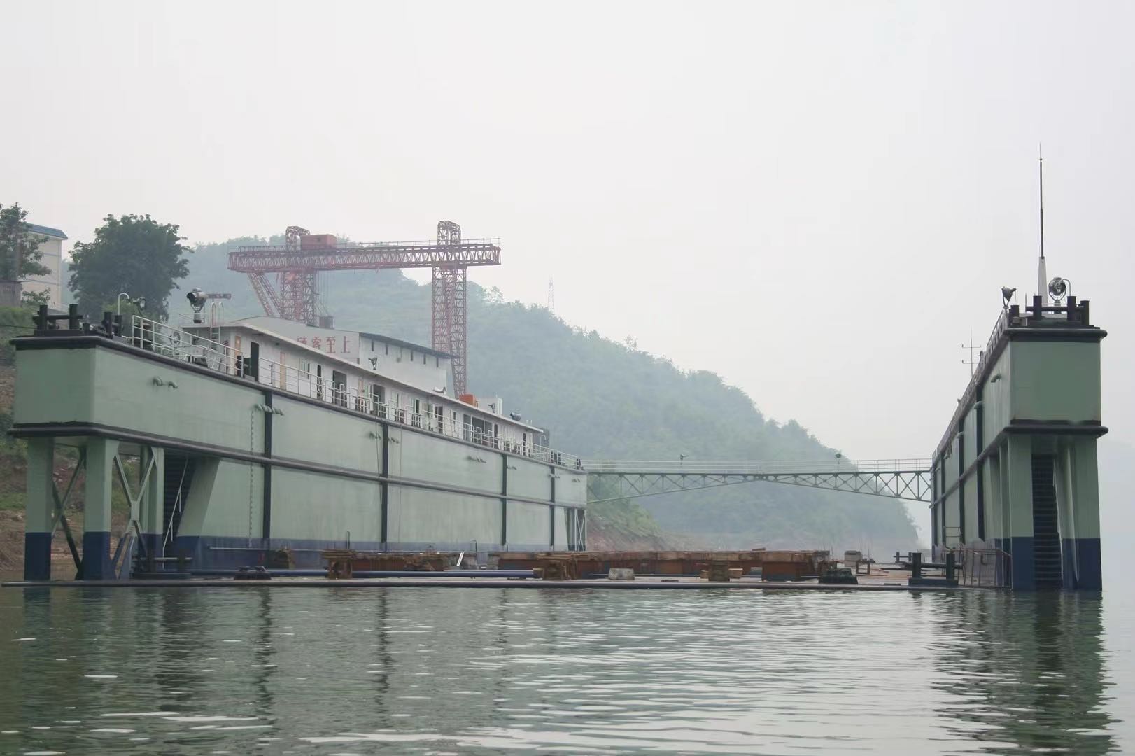 出售800吨举力浮船坞  香港-2.jpg