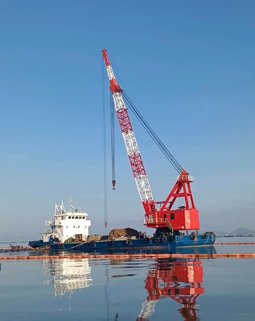 出售:100T起重船 建造完工:2007/2 船级社:ZC 福建 宁德市-2.jpg