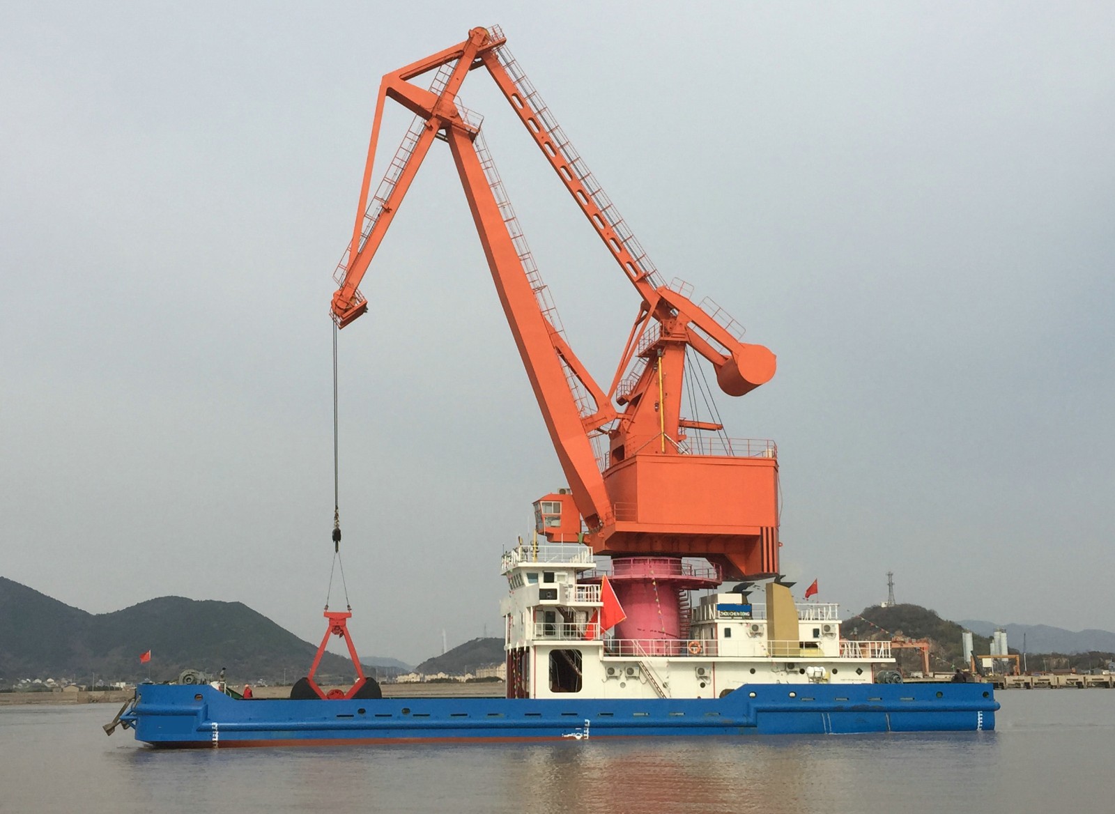 售：2015年沿海自航抓斗起重船 山东 潍坊市-2.jpg