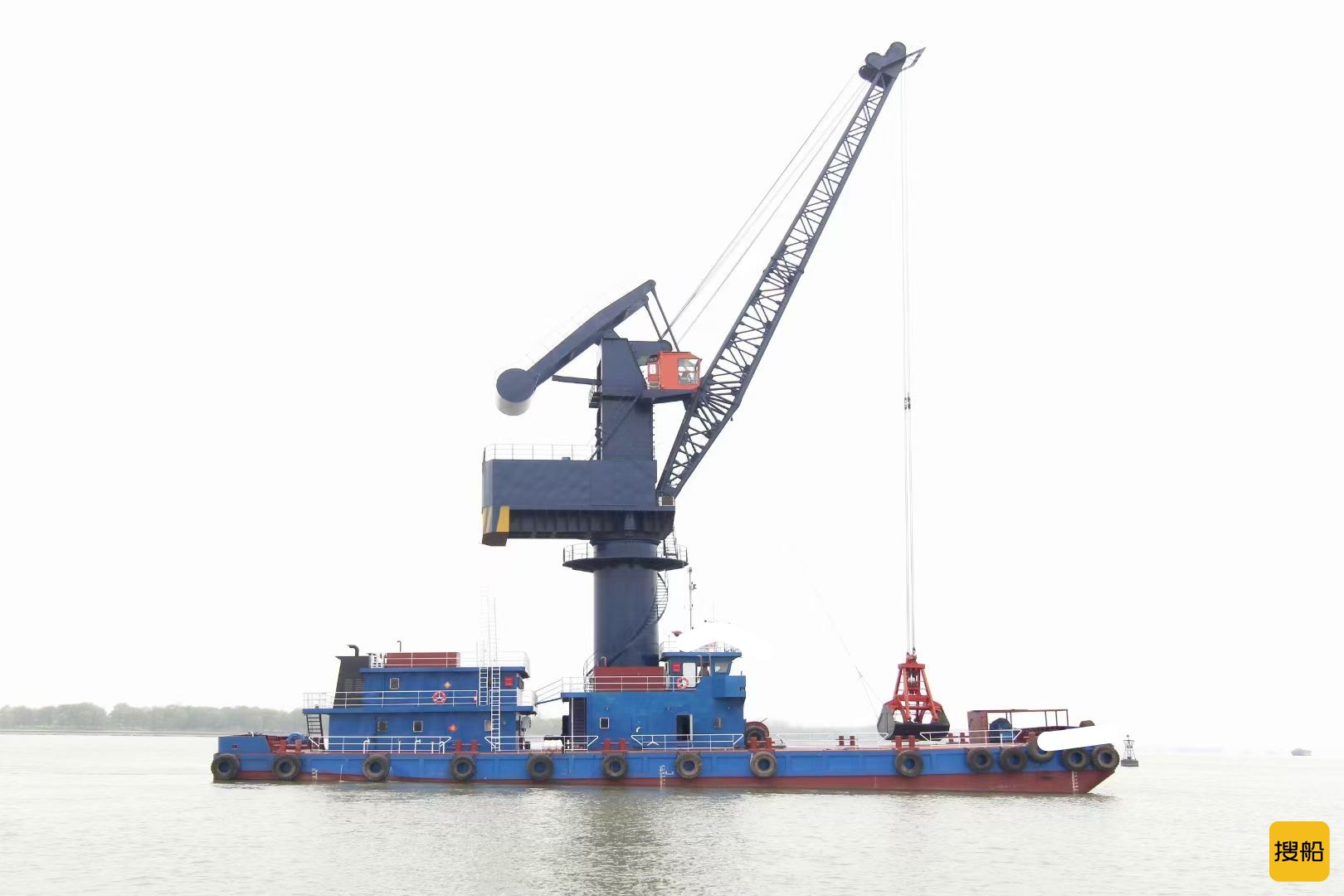 出售全新双250kw 沿海浮吊船  香港-2.jpg