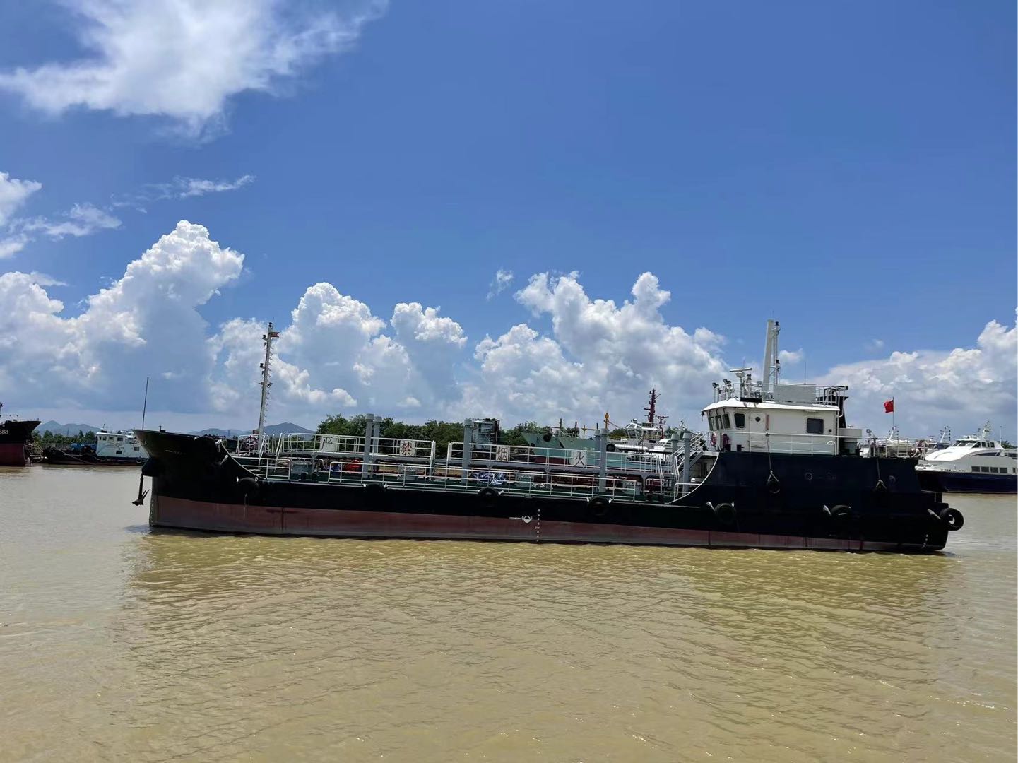 出售：300吨双底双壳油船，无运力/2020年中国广东造。主机潍柴400马力，质量很好。 福-2.jpg