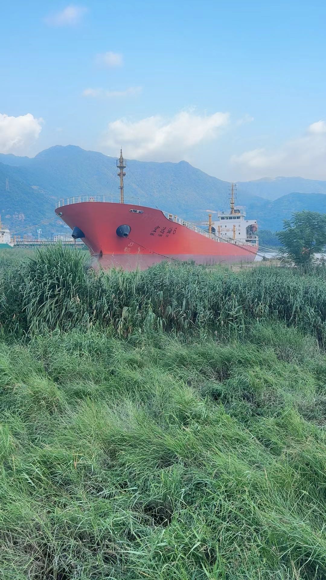 出售：7000吨油船（闪点<60’C） 带加温设备/适合外贸出口 完工日期：2000年12月/ 200-2.jpg