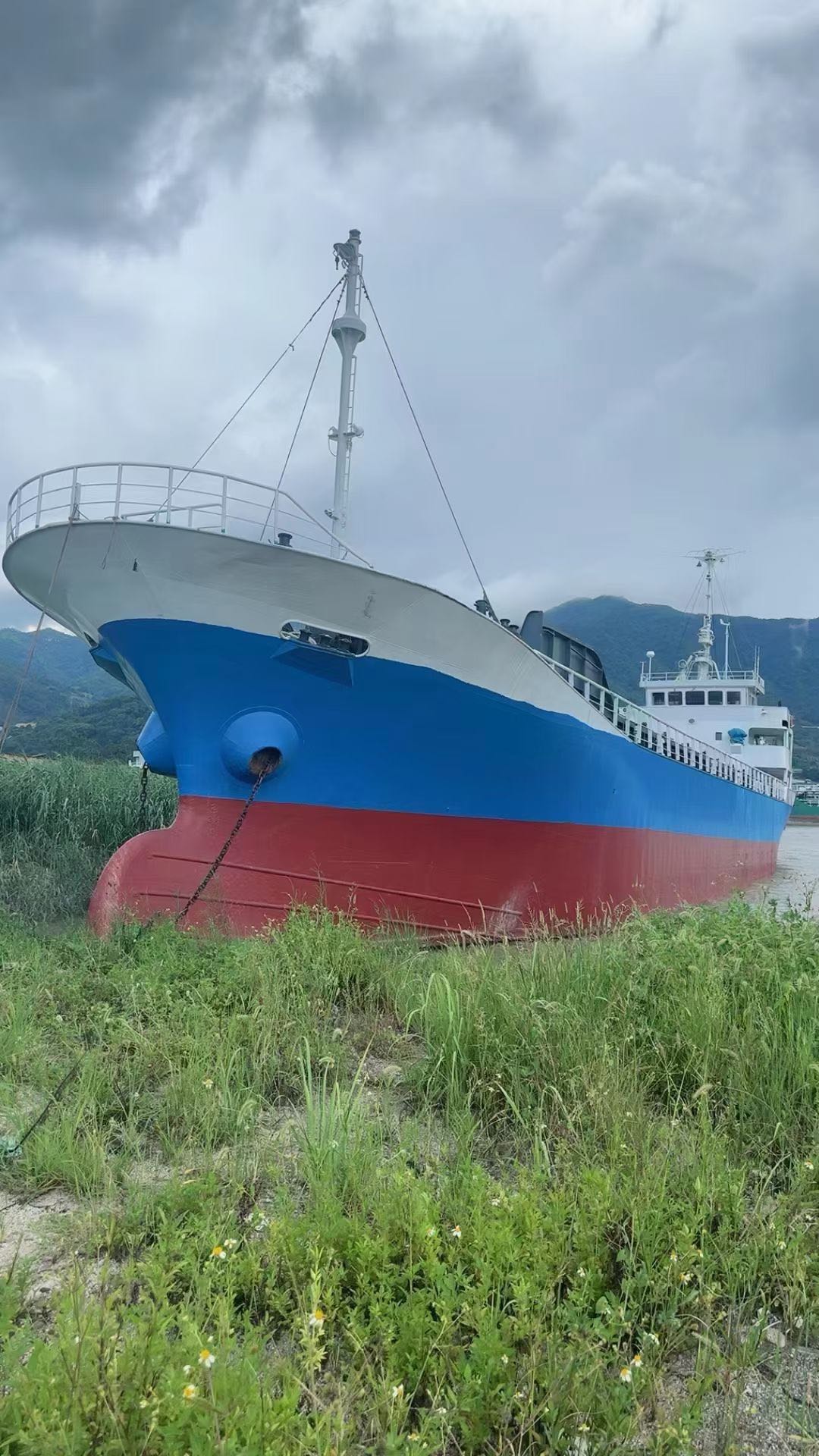 出售日本造1000吨多用途船，舱口30x7.6x5.3 装12个大柜。主机板神1000马力。已上排保-2.jpg