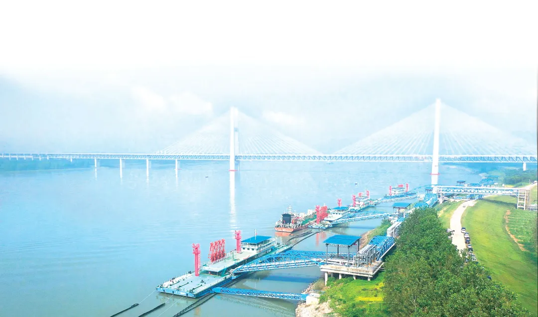 江陵石化船埠正式投进运营-1.jpg