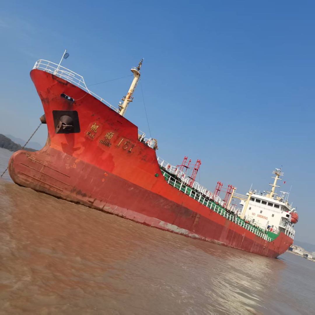 出售：2008年浙江造，2050吨化学品油船，舱内不锈钢结构。 Sale: 2050 ton chemical t-2.jpg
