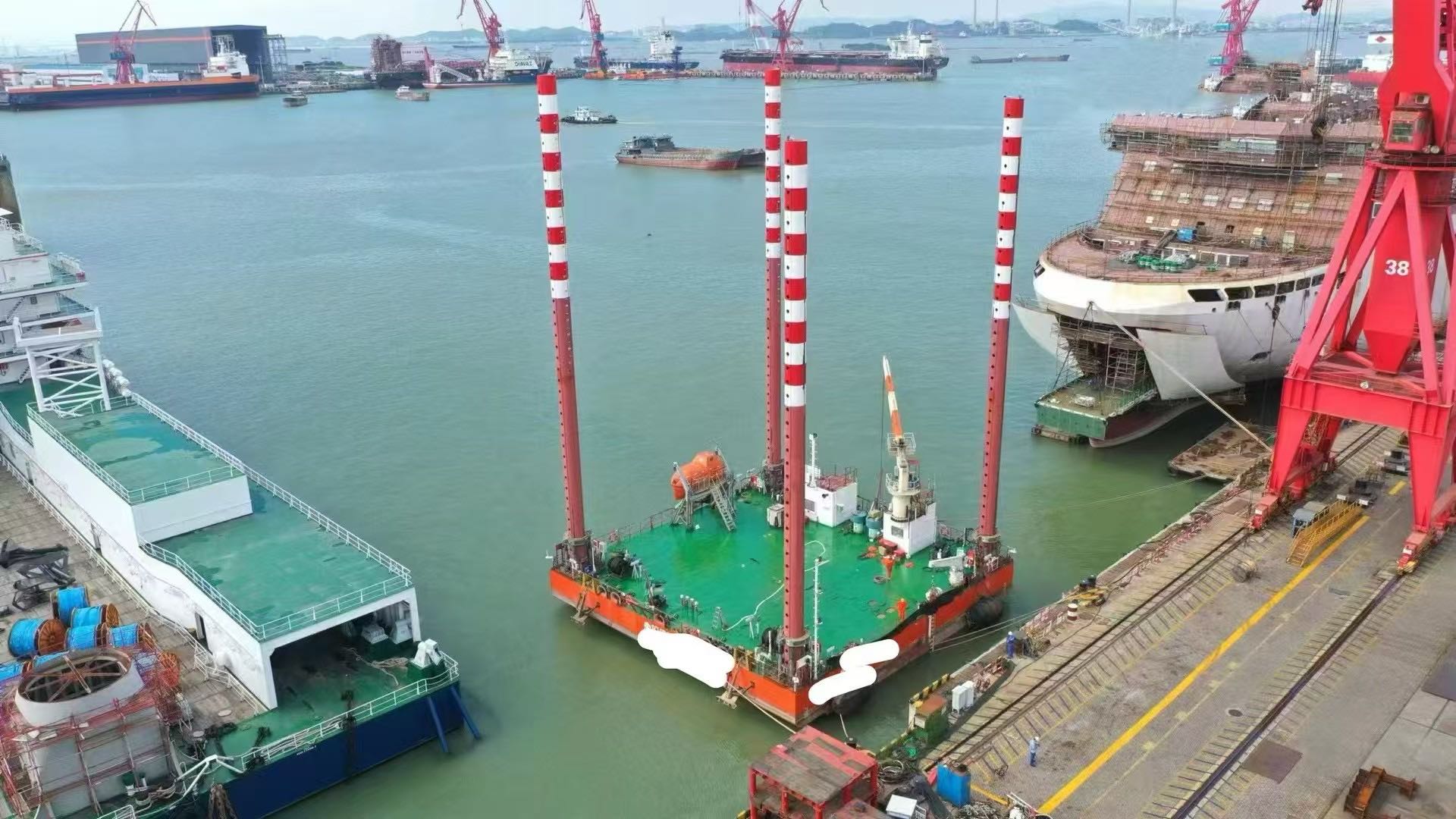 出售自升式平台  香港-2.jpg