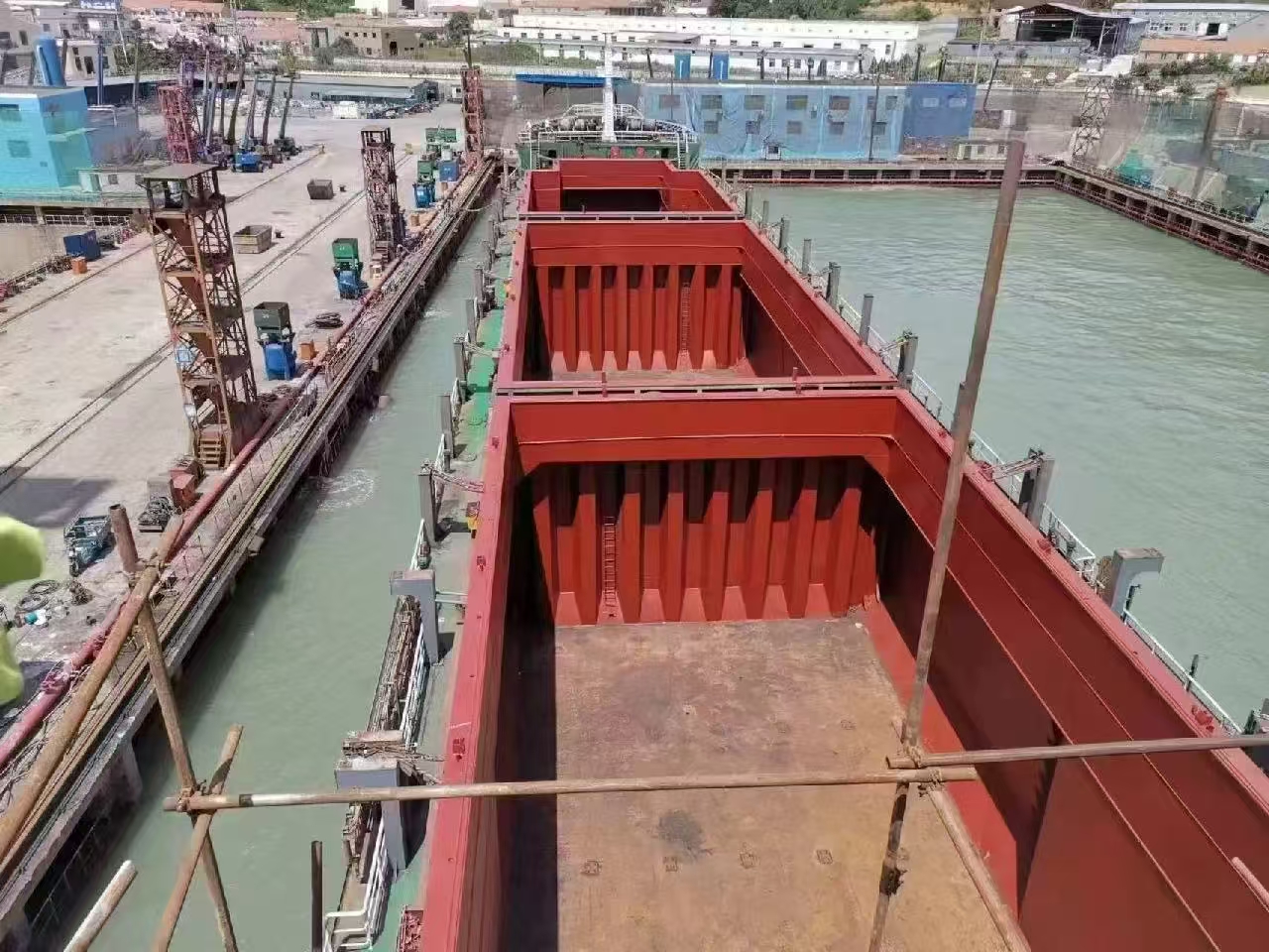 出售2011年造734箱无限航区集装箱船 广东 深圳市-2.jpg