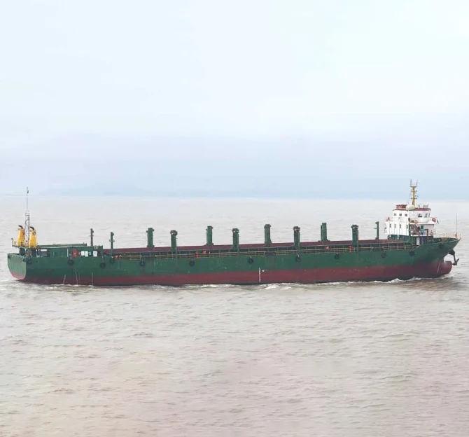 2018年（2020年重建）4600载重392标准箱集装箱船 江苏 南京市-2.jpg