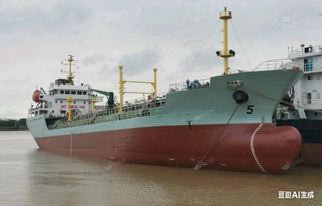 待售5000吨油船For Sale: 5,000-ton Oil Tanker Made in China 福建 宁德市-2.png