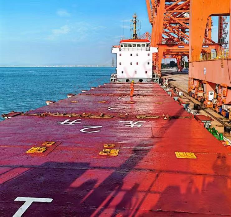 出售：3000吨集装箱船  装载标箱：180TEU 建造年份：2006 建造地址：中国 福建 福建-2.jpg